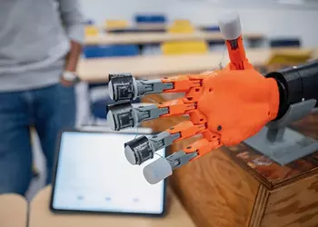 Прорыв в робототехнике: ученые вместе с Honda разработали сенсор, похожий на человеческую кожу - это позволит усовершенствовать человекоподобных роботов