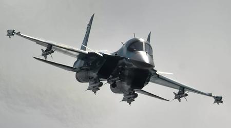 Los rusos han recibido un nuevo lote de cazabombarderos de primera línea Su-34M que pueden lanzar bombas inteligentes