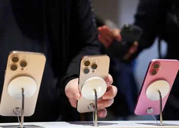 Поставки иностранных смартфонов в Китае упали на 50% из-за программы субсидий