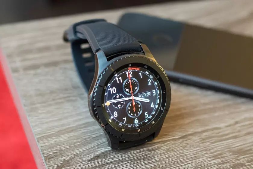 Samsung Gear S3 и Gear Sport с обновлением получили голосовой помощник Bixby и некоторые функции Galaxy Watch Active 2