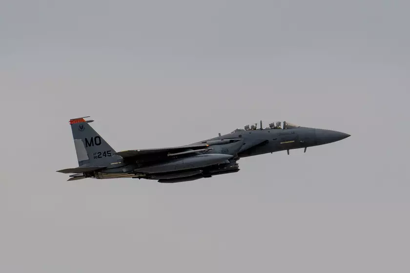 США отправили в Японию ещё больше истребителей F-15E Strike Eagle для поддержки F-35 Lightning II