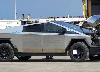 Предсерийный электрический пикап Tesla Cybertruck из автомобильного музея в Лос-Анджелесе продан за $400 000