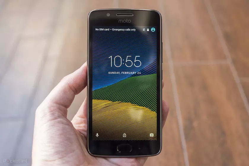 Старый смартфон Motorola спас жизнь человеку, остановив пулю