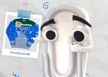 Microsoft выпустила рождественский «уродливый свитер» с говорящим Скрепышом из Microsoft Office