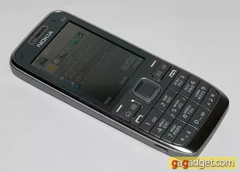 Два шага назад. Обзор смартфона Nokia E52