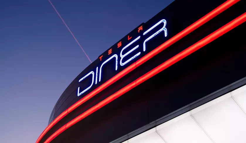 Tesla Diner: бекон исчезает, но лайфстартапы остаются