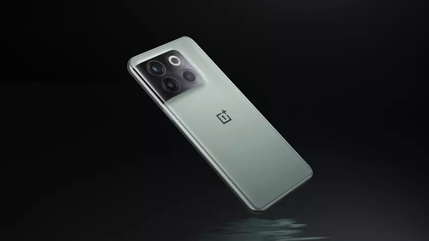 OnePlus 10T начал получать обновление OxygenOS A.06, которое исправляет ошибки и улучшает работу камеры