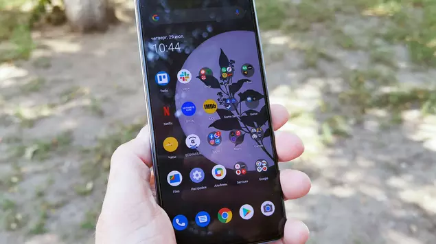 vivo V21 review: the joy of ...