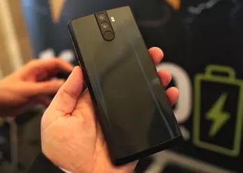 Смартфон Energizer Power Max P16K Pro с батареей на 16000 мАч вживую на MWC 2018