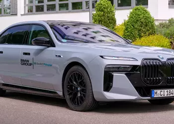 BMW considers installing internal combustion engines ...