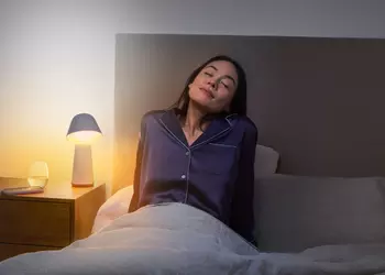 Philips Hue Twilight: умная настольная лампа с двумя источниками света, яркостью 1380 люмен и ценой $279