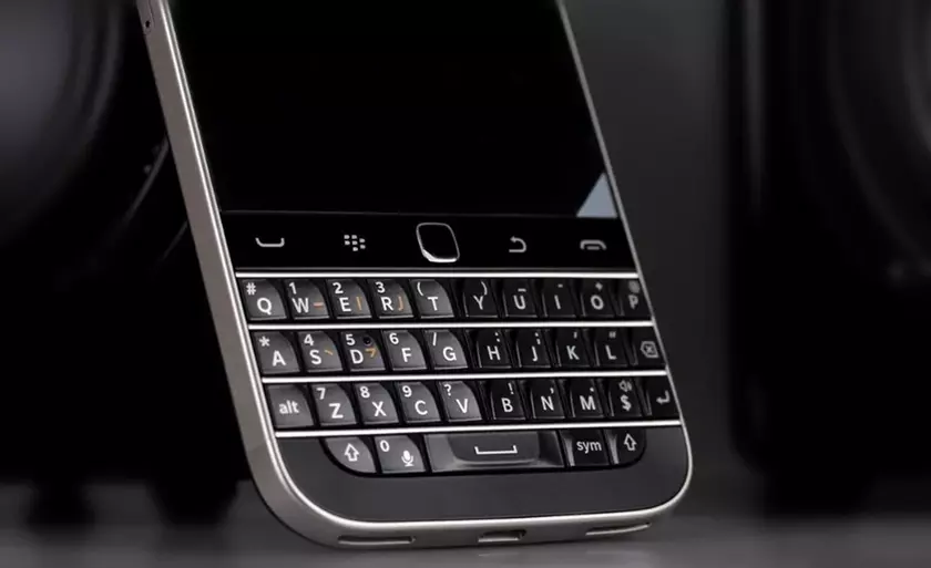 Rediscovering the BlackBerry Classic Q20: A Nod to Timeless Tech