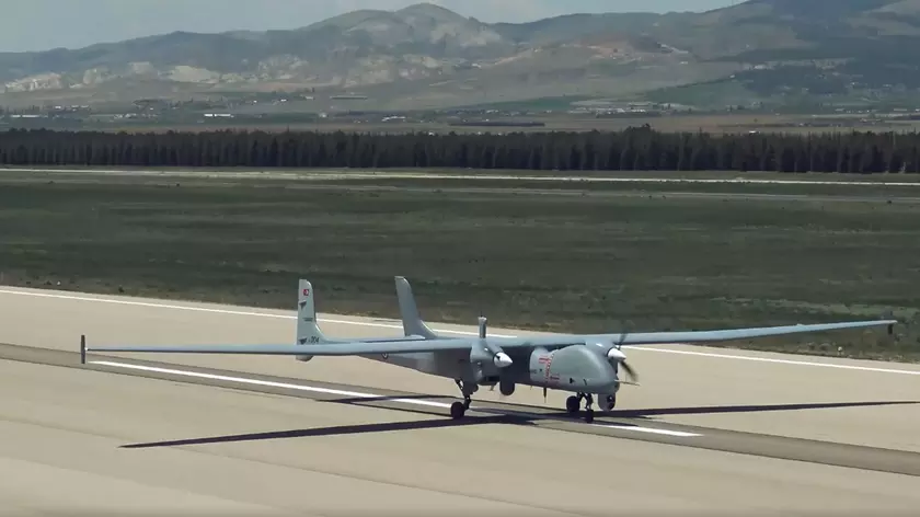 Турецкий флот использует большие ударные беспилотники Aksungur, они могут находиться в воздухе до 50 часов