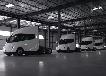 Tesla Semi 2026: грузовик, который наконец стал серийным (и похудел на полтонны)