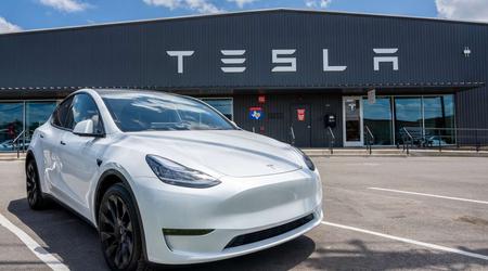 Tesla richiama 125.000 veicoli per problemi alle cinture di sicurezza