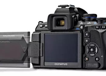 Olympus E-620: бюджетная зеркалка с поворотным экраном