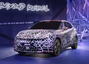 Cupra unveiled the electric hatchback Raval ...