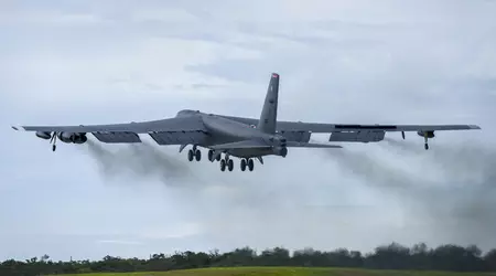 Un avion de chasse chinois J-11 a volé à moins de trois mètres d'un bombardier nucléaire américain B-52H Stratofortress.