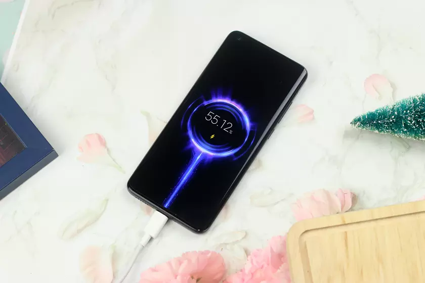 Инсайдер: Xiaomi в этом году представит смартфон, который получит быструю зарядку на 200 Вт