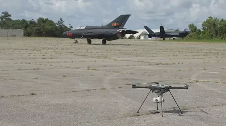 L'US Marine Corps utilise une maquette de l'avion de combat chinois de cinquième génération J-20 Mighty Dragon.