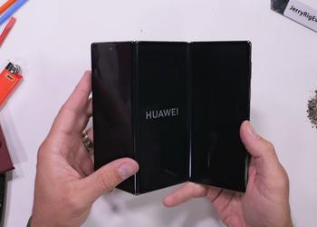 Смартфон, складывающийся втрое Huawei Mate XT не прошел краш-тест (видео)