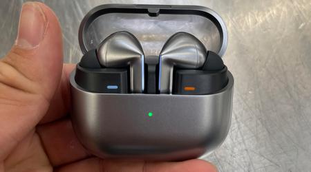 Samsung Galaxy Buds 3 Pro appeared in live photos with a translucent case and a design like the AirPods Pro