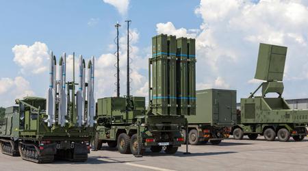 Deutschland stellt der Ukraine ein neues Militärhilfepaket im Wert von 500 Mio. Euro zur Verfügung, das u. a. Raketen für IRIS-T SAMs enthält