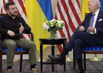 Президент США Джо Байден публично извинился перед Украиной за задержку в военной помощи и объявил о новом пакете, в который войдут боеприпасы для HIMARS, ракеты для HAWK, Stinger, Javelin и другое вооружение