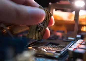 Битва Intel против AMD усиливается на фоне слухов о новых 24-ядерных Raptor Lake-S [видео]