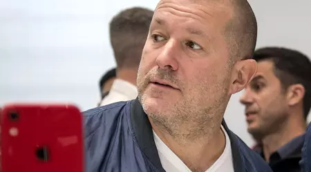Jony Ive et Sam Altman travaillent sur des dispositifs d'IA avec le responsable de la conception de l'iPhone