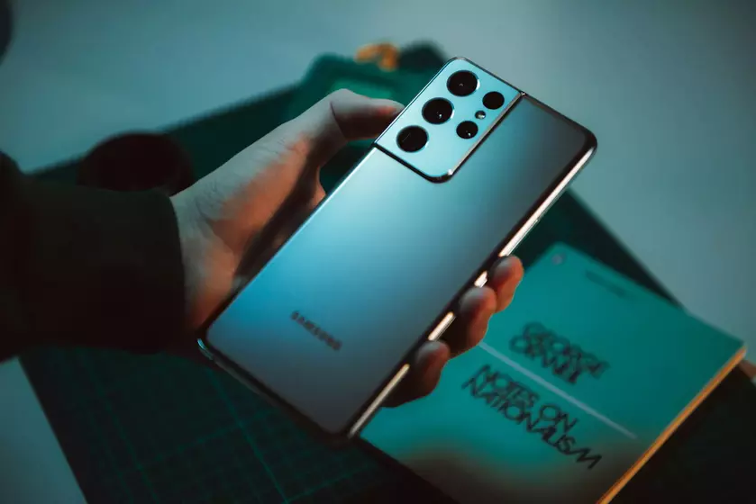 Себестоимость Samsung Galaxy S21 еще ниже, чем у Galaxy S20: на чем сэкономили