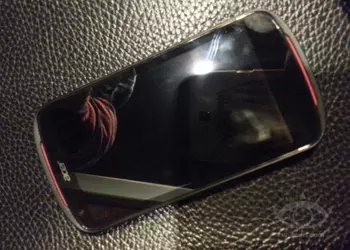 Шпионские фото: 4.5" «бюджетника» Acer V360