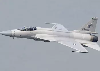 Пакистан оснастил истребители JF-17 китайскими дальнобойными ракетами PL-15