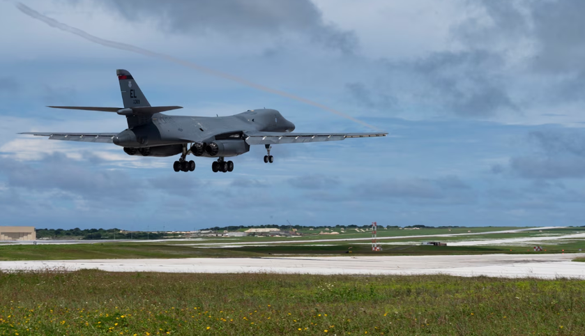 США отправили в Японию стратегические бомбардировщики B-1B Lancer вслед за истребителями пятого поколения F-22 Raptor
