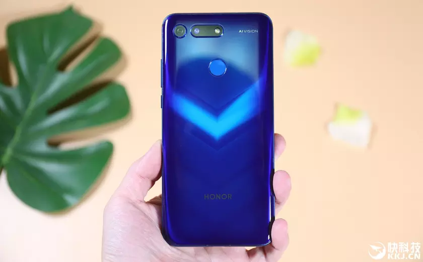 Анонс Honor V20 с дырявым экраном, 3D-камерой и топовой начинкой