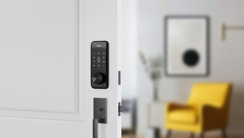 Alfred представила первый в мире умный дверной замок с поддержкой беспроводной зарядки