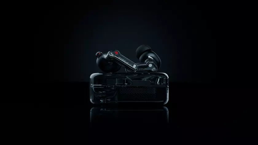 Nothing представила TWS-наушники Ear (1) Black Edition, их можно купить за Bitcoin и Dogecoin