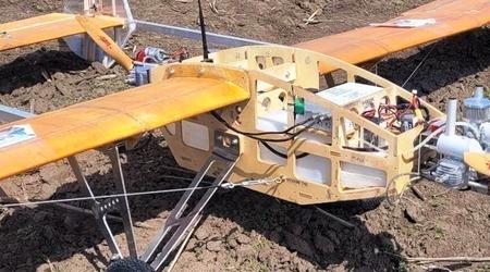 Les forces armées ukrainiennes ont saisi un drone russe en bois qui pourrait être utilisé pour tromper les systèmes de défense aérienne.