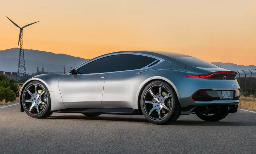 Электрокар Fisker будет проезжать на одном заряде 800 км и заряжаться за минуту