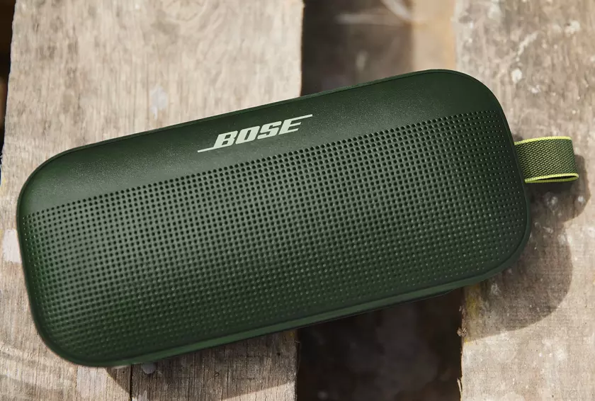 Bose Soundlink Flex с защитой IP67 и автономностью до 12 часов доступна на Amazon за $119 (скидка $30)