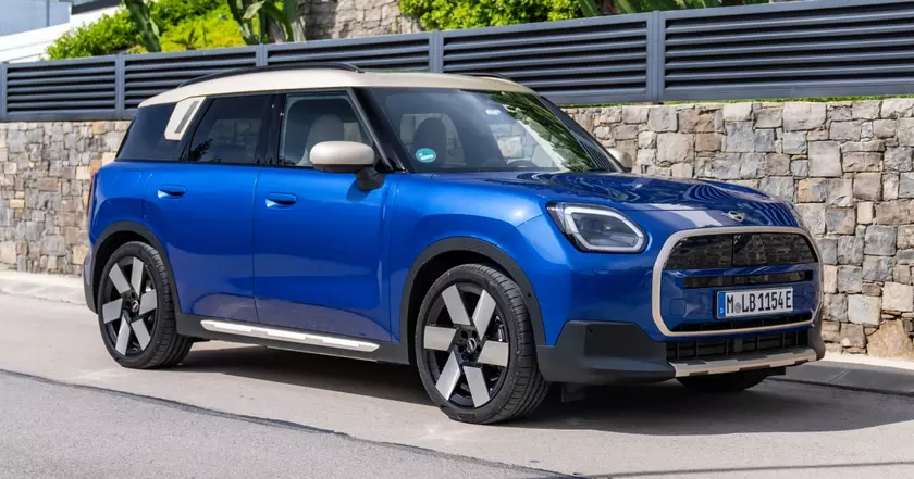 Exploring the Electric Frontier: MINI Countryman E Unveils Futuristic Allure