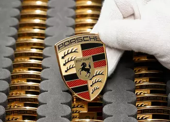 Porsche ускорит разработку нового компактного кроссовера с ДВС и гибридом