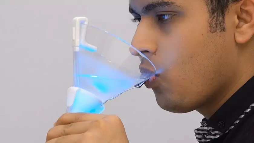 Vocktail — стакан, который меняет вкус налитой в него жидкости