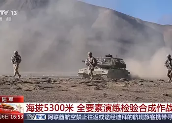 Китайцы оборудовали свои танки ZTQ-15 антидроновими "мангалами"