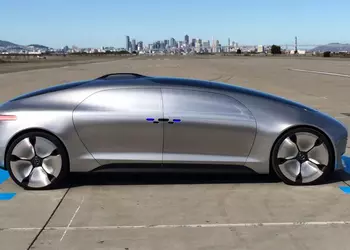 Новая демонстрация беспилотного Mercedes F 015 с интерьером и живыми людьми внутри (видео)