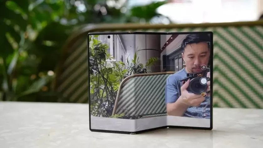 Неофициальный Trifold: концепт смартфона с тройным экраном