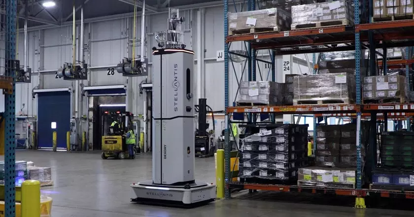 Автоматизация в действии: робот берет под контроль склад Stellantis