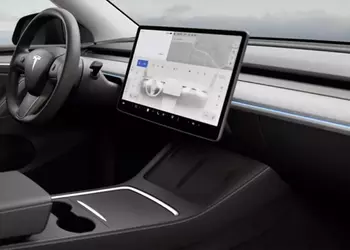 Tesla предлагает OEM-комплект подсветки салона Model Y за 220 долларов, но только в Китае