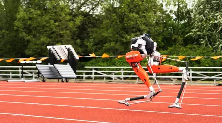 Cassie, un robot a due zampe, stabilisce un record da Guinness nella corsa dei 100 metri