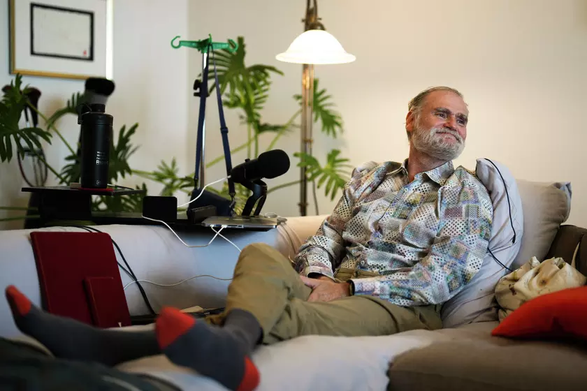 Мужчина, больной раком, создал свою ИИ-копию, чтобы жена могла с ним общаться после смерти